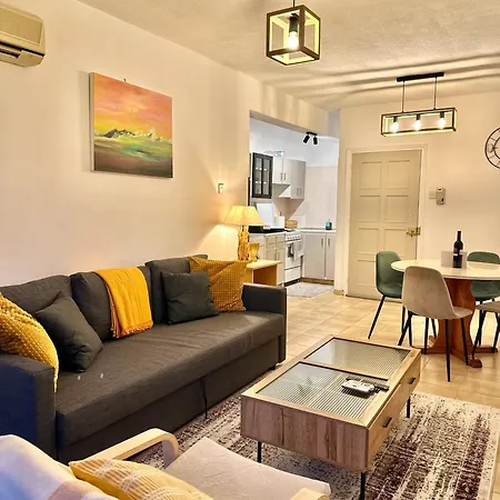 Sea And Breeze 1br * لارنكا