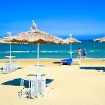 Sea And Breeze 1br Apartamento Lárnaca